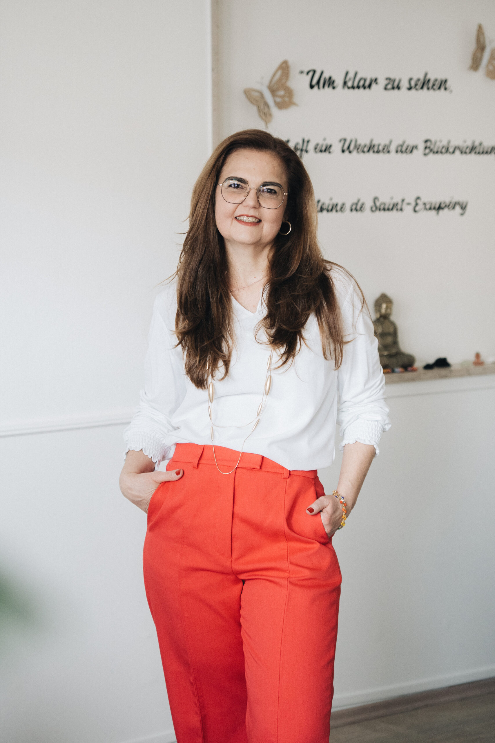 Heilpraktikerin für Psychotherapie Martina Gil Burgos in ihrer Praxis in Saarbrücken